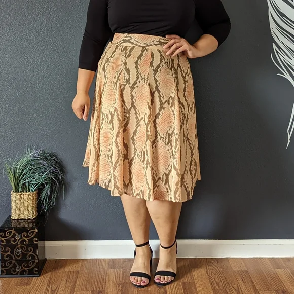 Attention Snake Skirt - Picture 2 of 7